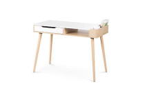 Rašomieji stalai Bērnu rakstāmgaldi.   Bērnu rasktamgaldi ir neatņemama bērnu istabas sastāvdaļa. Izvēloties rakstāmgaldu, pievērsiet lielu uzmanību tā izmēram, f