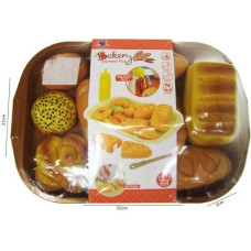 Žaislinė duona ant padėklo