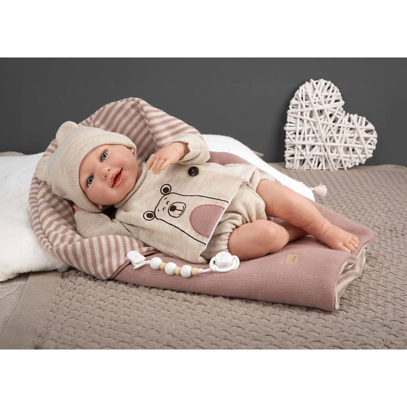 Arias Reborn lėlė kūdikėlis su smėlio spalvos rūbeliais, 45 cm